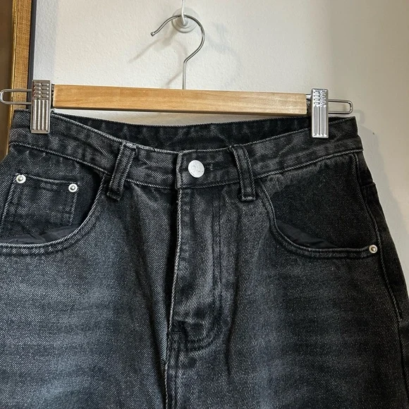 BLACK RIPPED JEANS - Picture 3 of 3